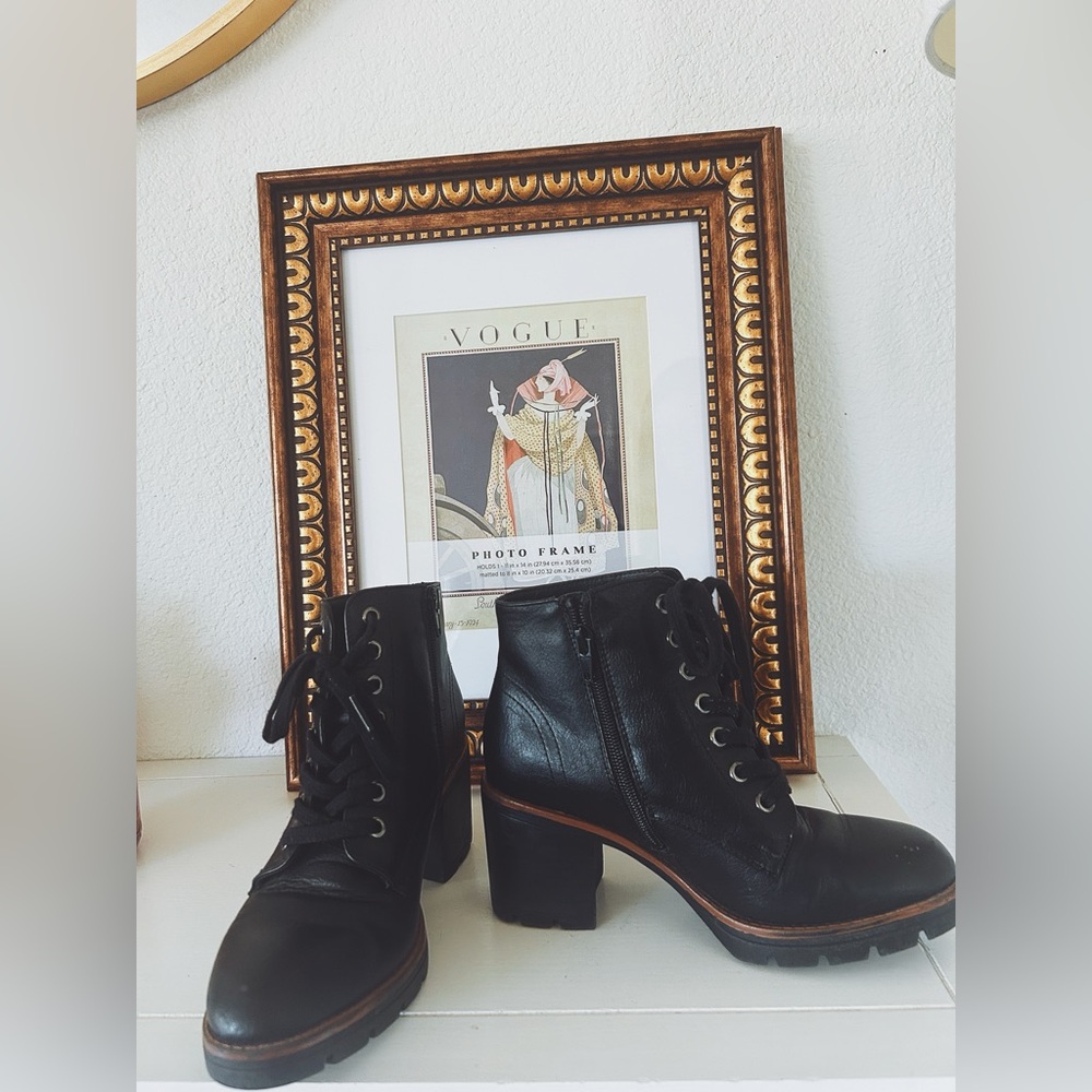 Naturalizer Black Lace-Up Leather Block Heel Boots